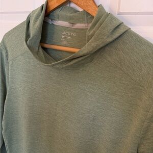 Arc'teryx Sage Green Hoodie T-Shirt - EUC Large!